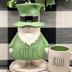 Rae Dunn Gnome with Tall Hat 🍀KISS ME🍀text. Super cute!